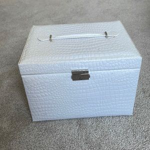 Mele & Co Jewelry Box